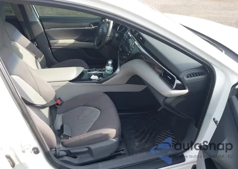 2020 Toyota Camry Le Hybrid z USA, uszkodzony, nr VIN 4T1E31AK6LU009314